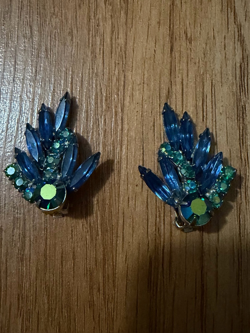 Vintage clip-on earrings made by DeLizza & Elster (D&E) Julienne